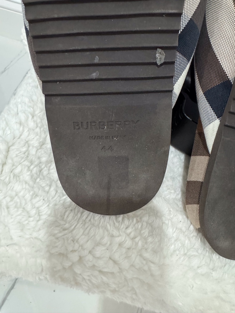 Burberry Brown Plaid Men’s Padded Thong Sandals - Picture 8 of 8